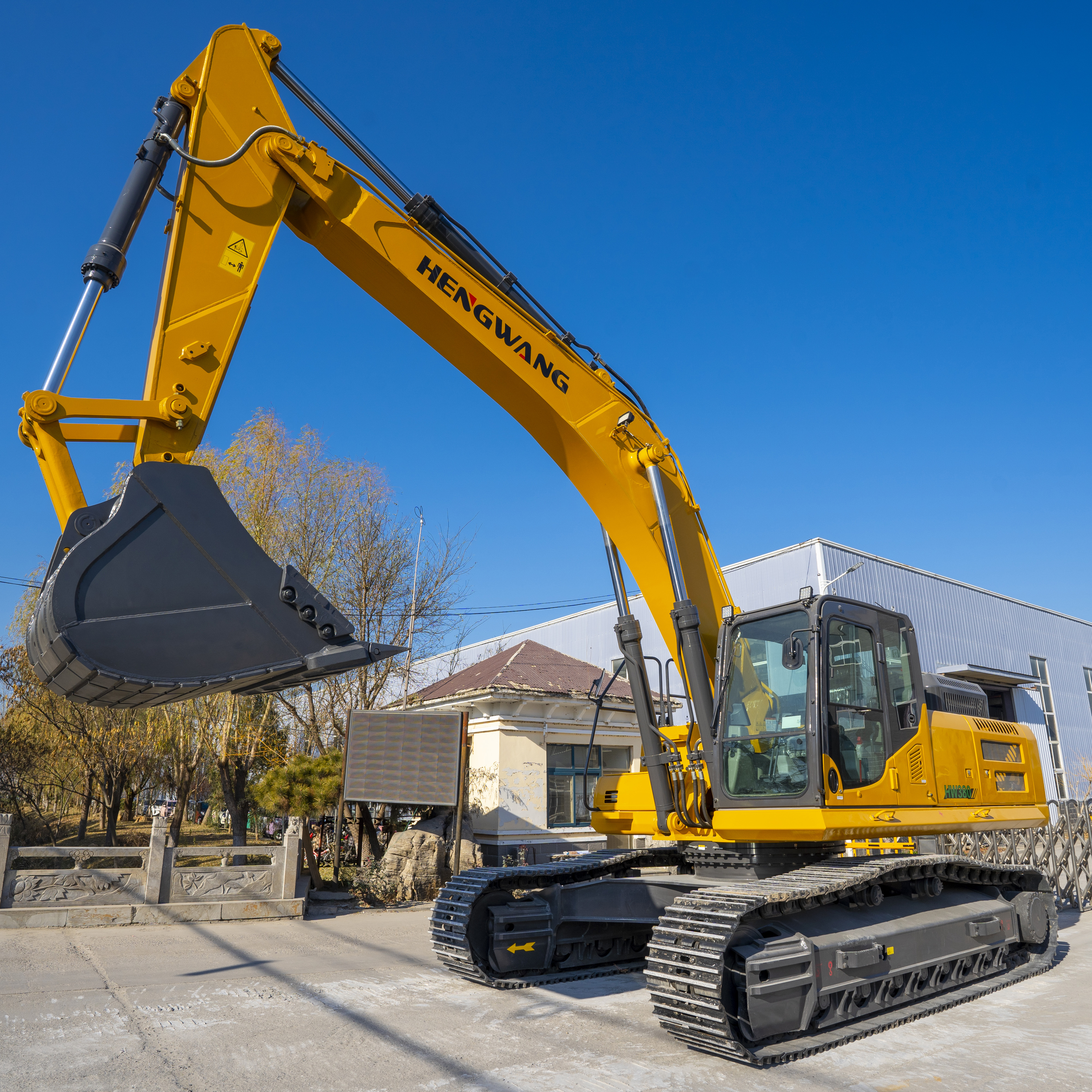 Heavy Equipment In Construction - 37 ton Large Crawler Excavator Heavy